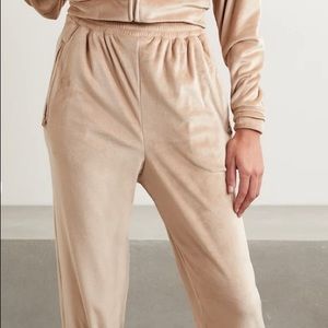 SKIMS velour jogger in honey XS NWT